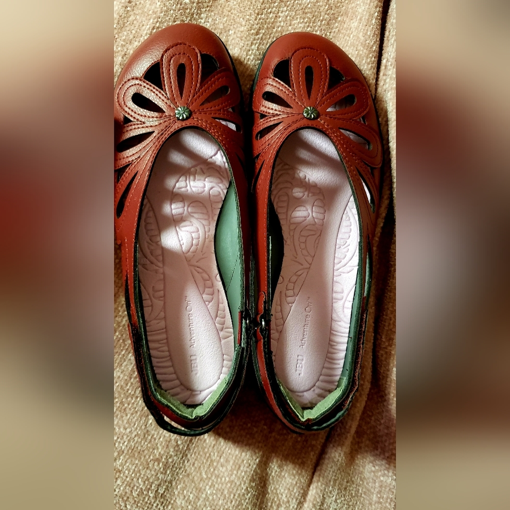 JBU RED LEATHER CUTOUT BALLET FLATS